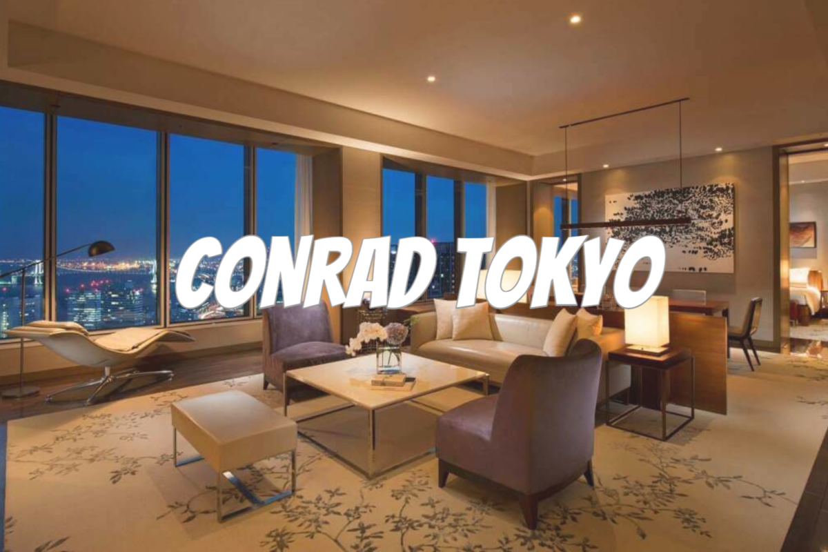 콘래드 도쿄 호텔 로얄스위트 객실 응접실 야경